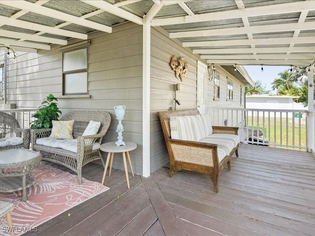 2469 Florida AVE, Naples, FL 34112