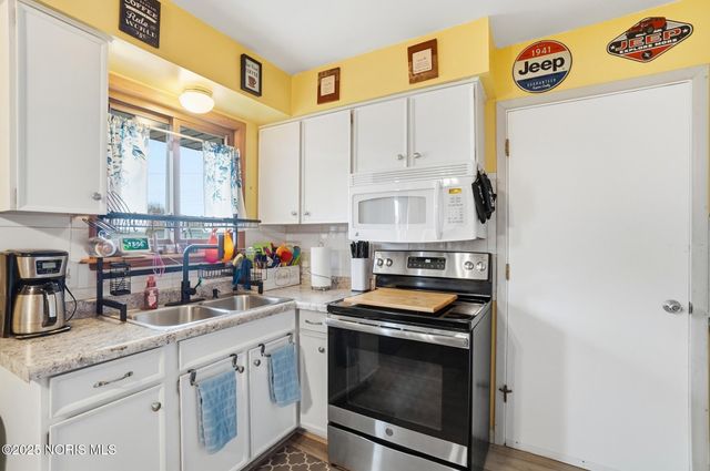 326 Pepperton Drive, Oregon, OH 43616