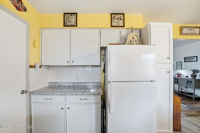 326 Pepperton Drive, Oregon, OH 43616