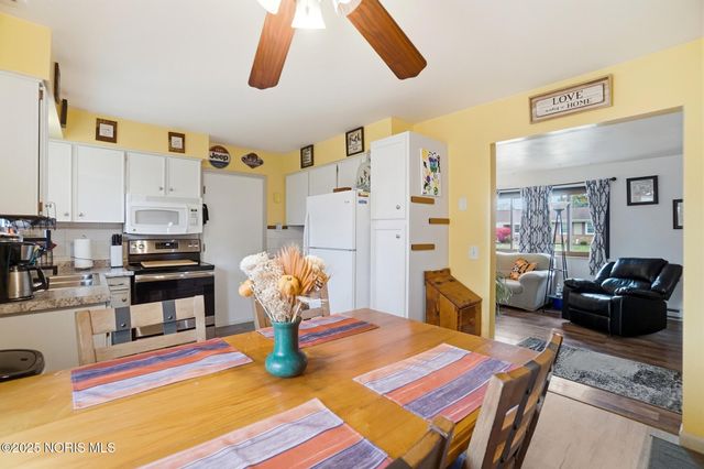 326 Pepperton Drive, Oregon, OH 43616