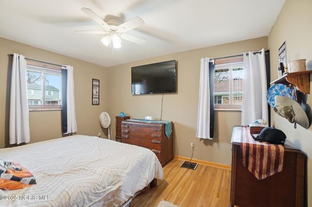 326 Pepperton Drive, Oregon, OH 43616