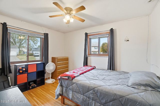 326 Pepperton Drive, Oregon, OH 43616