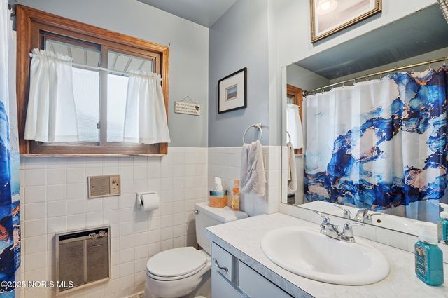 326 Pepperton Drive, Oregon, OH 43616