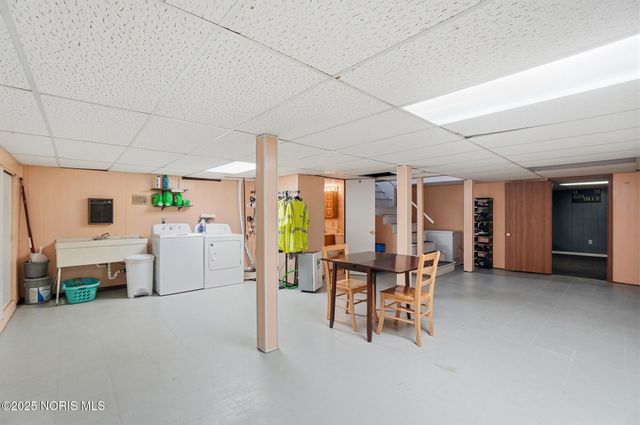 326 Pepperton Drive, Oregon, OH 43616