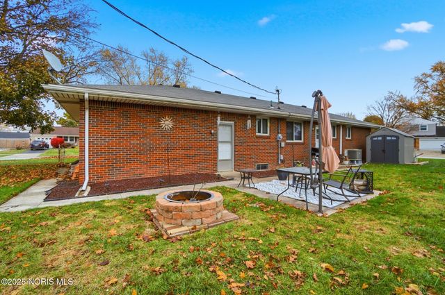 326 Pepperton Drive, Oregon, OH 43616