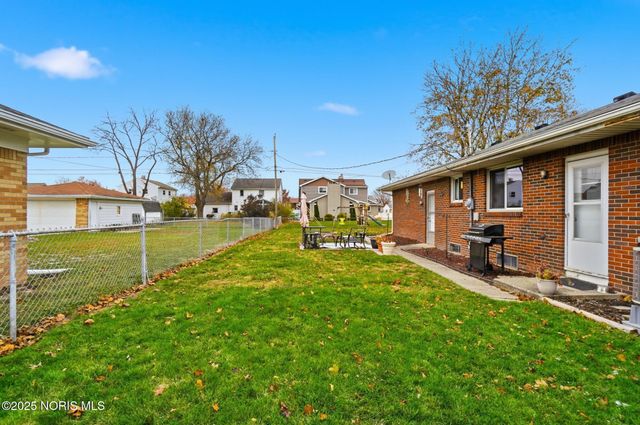 326 Pepperton Drive, Oregon, OH 43616