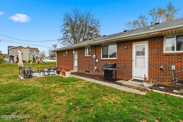 326 Pepperton Drive, Oregon, OH 43616