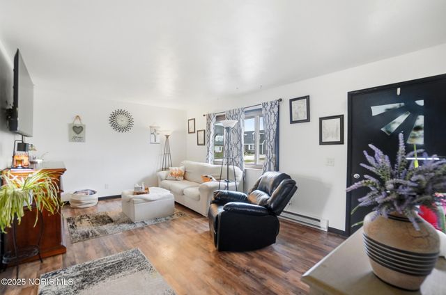 326 Pepperton Drive, Oregon, OH 43616