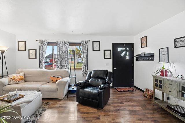 326 Pepperton Drive, Oregon, OH 43616