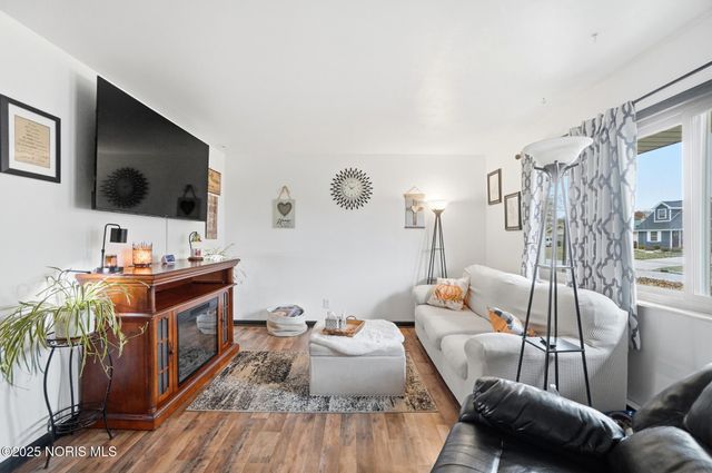 326 Pepperton Drive, Oregon, OH 43616