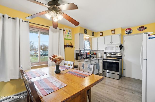 326 Pepperton Drive, Oregon, OH 43616