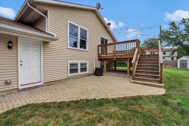 27 Spring Valley Lane, Streamwood, IL 60107