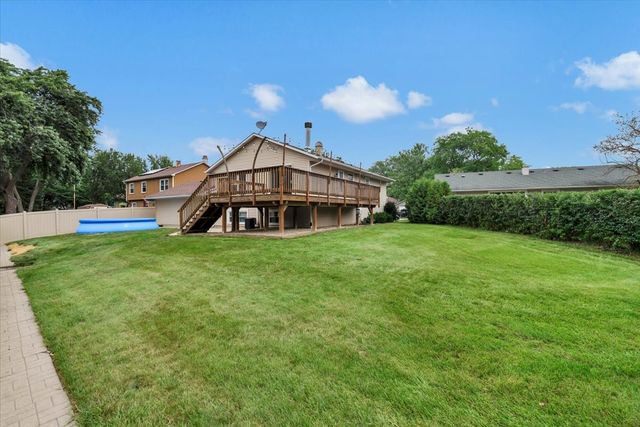 27 Spring Valley Lane, Streamwood, IL 60107