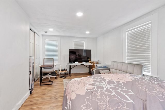 5 Oceanview St, Winthrop, MA 02152