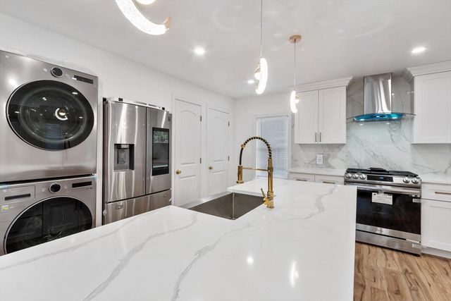 5 Oceanview St, Winthrop, MA 02152