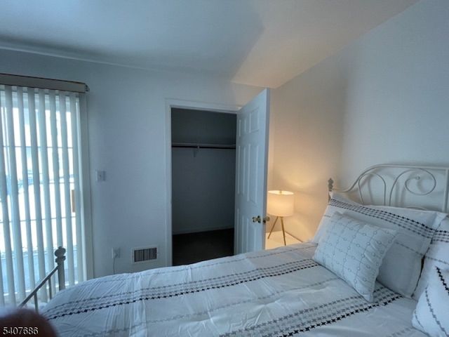 35 Chanda Ct, Clifton City, NJ 07012