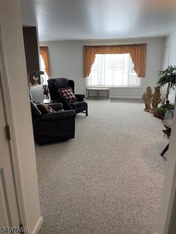 35 Chanda Ct, Clifton City, NJ 07012