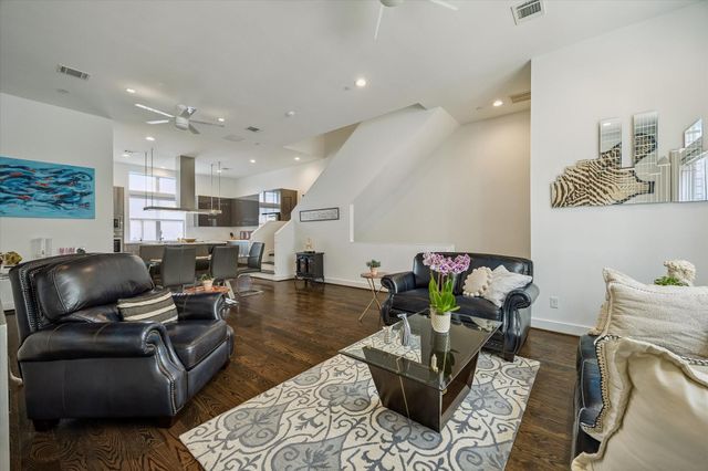 5921 E Post Oak Lane, Houston, TX 77055