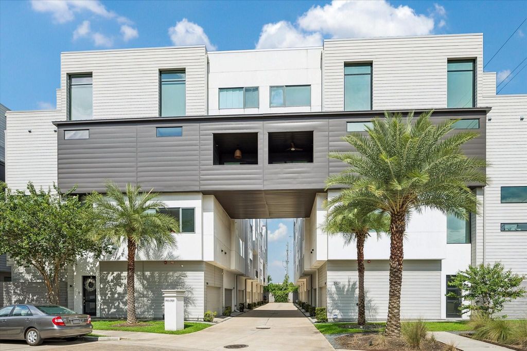 5921 E Post Oak Lane, Houston, TX 77055