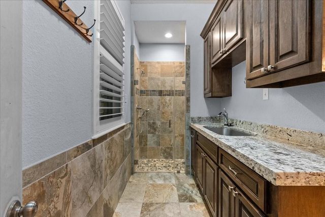 713 Bayou Crest Drive, Dickinson, TX 77539