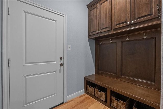 713 Bayou Crest Drive, Dickinson, TX 77539