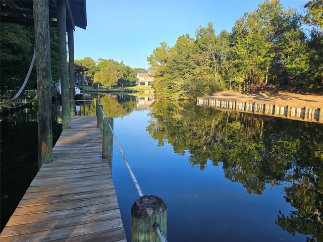 713 Bayou Crest Drive, Dickinson, TX 77539