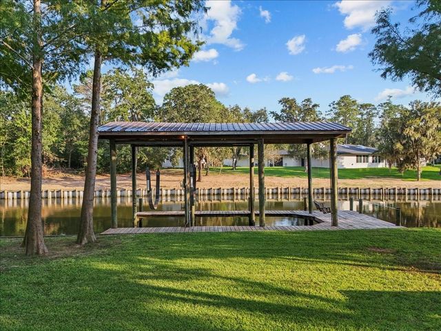 713 Bayou Crest Drive, Dickinson, TX 77539