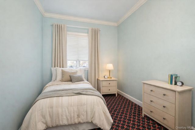 19 Amherst Road, Great Neck, NY 11021