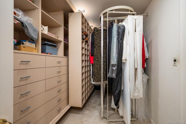 19 Amherst Road, Great Neck, NY 11021