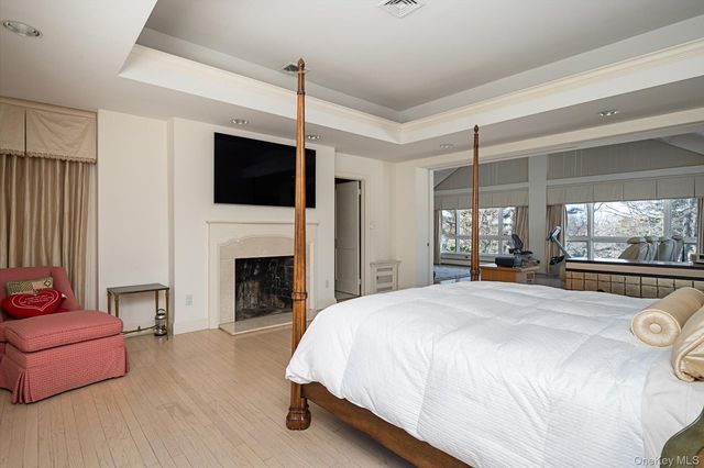 19 Amherst Road, Great Neck, NY 11021