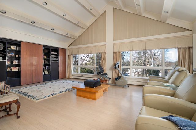 19 Amherst Road, Great Neck, NY 11021