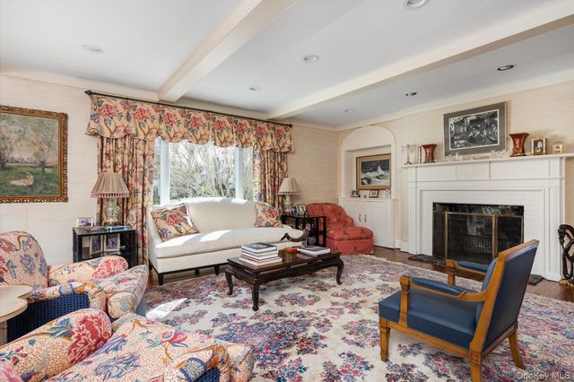 19 Amherst Road, Great Neck, NY 11021