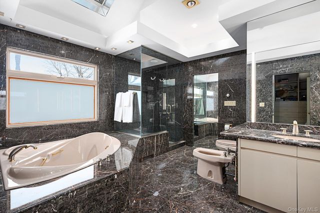 19 Amherst Road, Great Neck, NY 11021