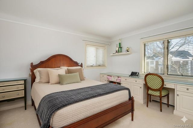 19 Amherst Road, Great Neck, NY 11021