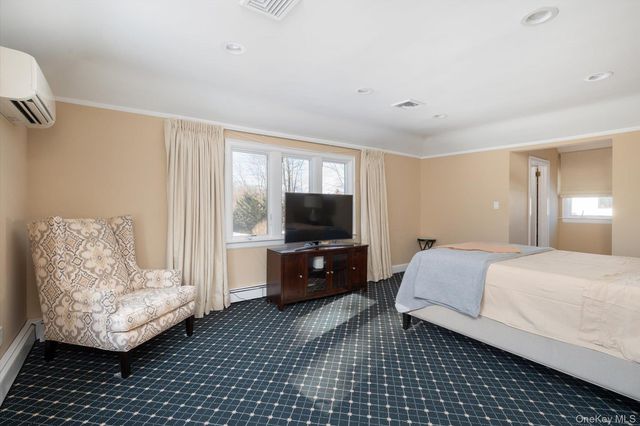 19 Amherst Road, Great Neck, NY 11021