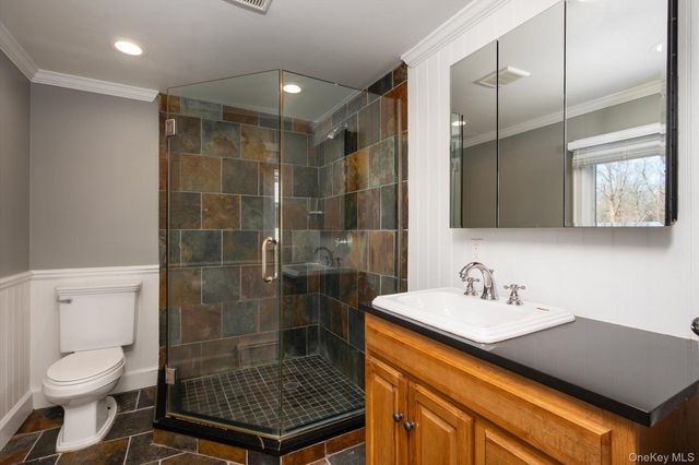 19 Amherst Road, Great Neck, NY 11021