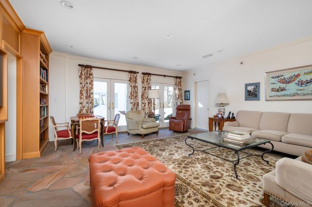 19 Amherst Road, Great Neck, NY 11021