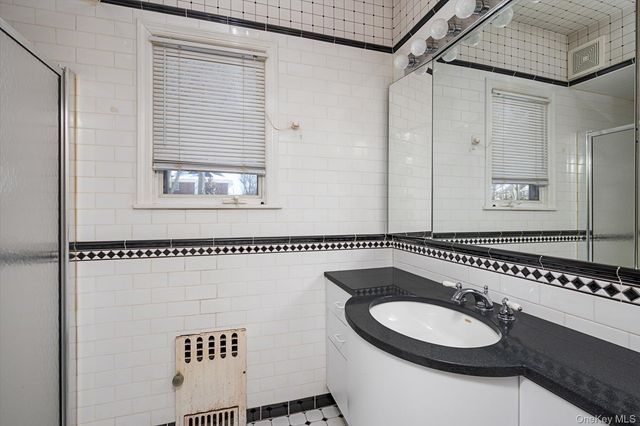 19 Amherst Road, Great Neck, NY 11021