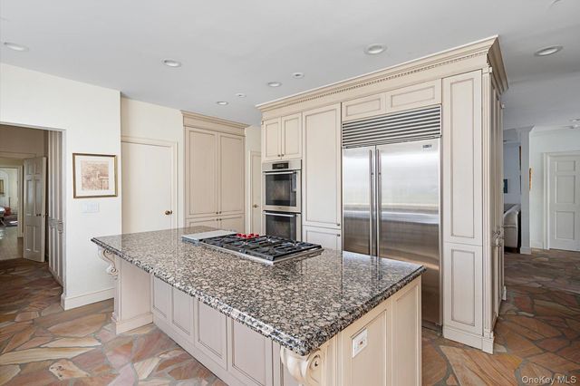 19 Amherst Road, Great Neck, NY 11021