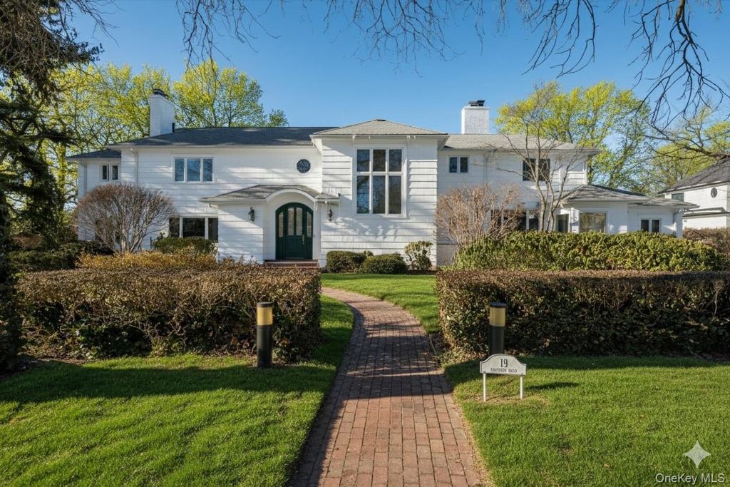 19 Amherst Road, Great Neck, NY 11021