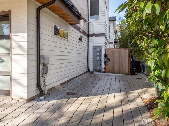 2110 N 43rd Street, Seattle, WA 98103