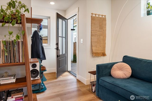 2110 N 43rd Street, Seattle, WA 98103