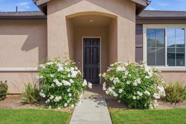 224 W Kimball Avenue, Visalia, CA 93277