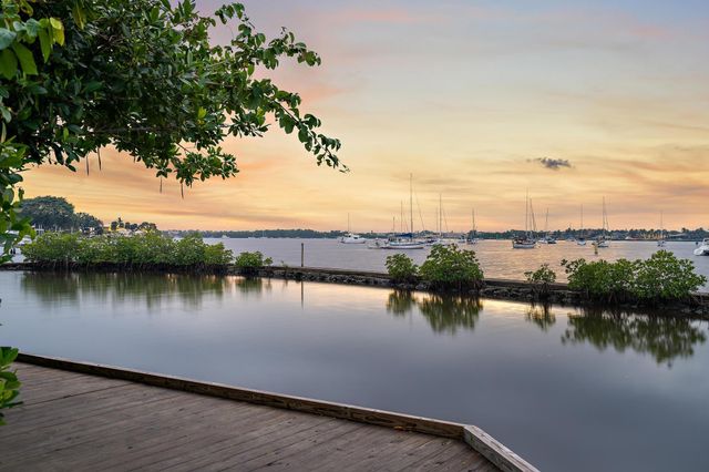 1271 SE Parkview Place H11, Stuart, FL 34994