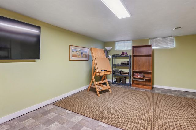 328 58th Place, Des Moines, IA 50312