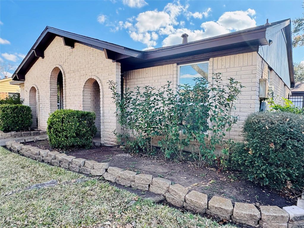 11847 Monticeto Lane, Meadows Place, TX 77477