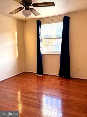 10434 CALUMET GROVE DR, Fairfax, VA 22032