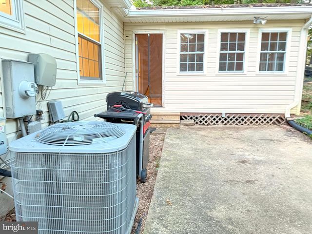 10434 CALUMET GROVE DR, Fairfax, VA 22032