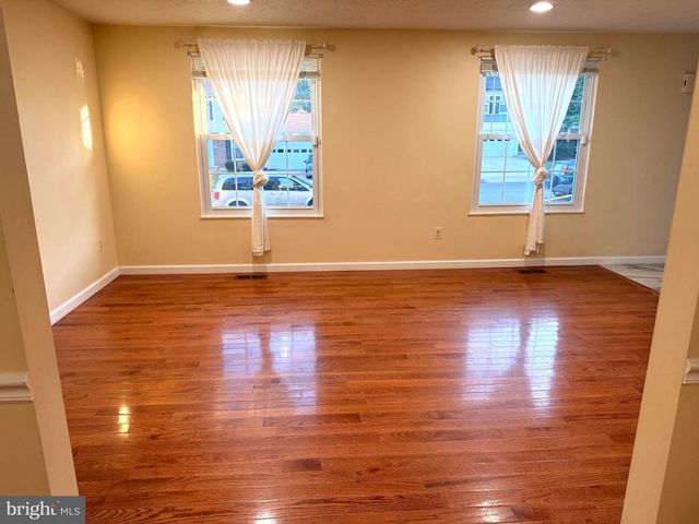 10434 CALUMET GROVE DR, Fairfax, VA 22032