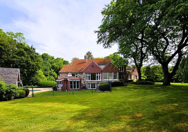 19605 Davidson ROAD, Brookfield, WI 53045